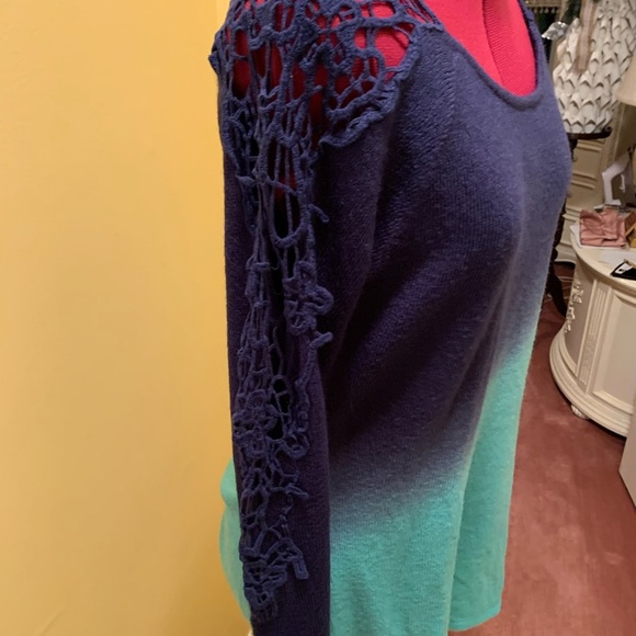 Venus Ombré lace sleeve sweater - Picture 2 of 6